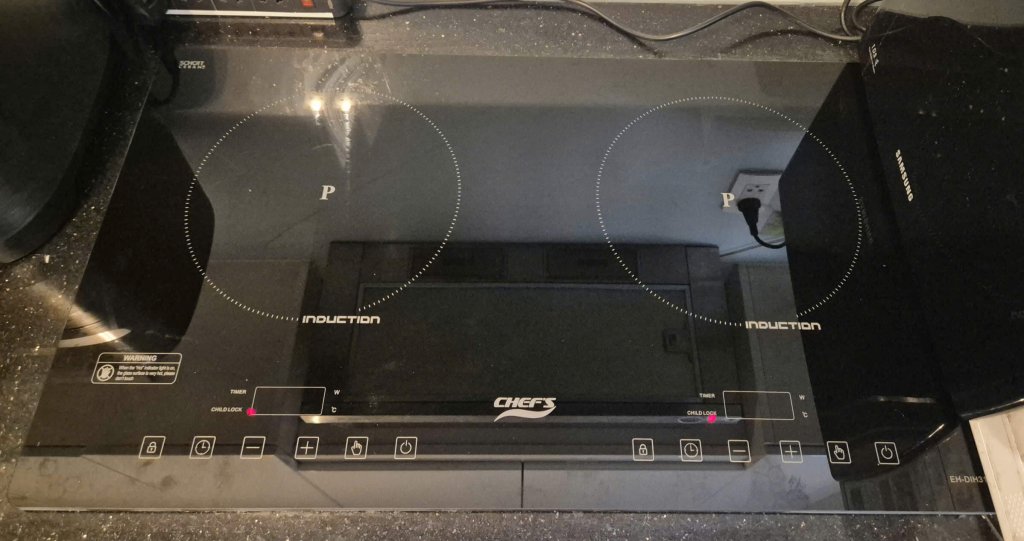 Thay Mặt Kính Bếp Điện Từ Chefs Tại Nhà TPHCM